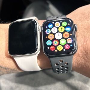 Apple Watch 7 se 44mm. I have plenty of extra bands i have that go with it.VNC
